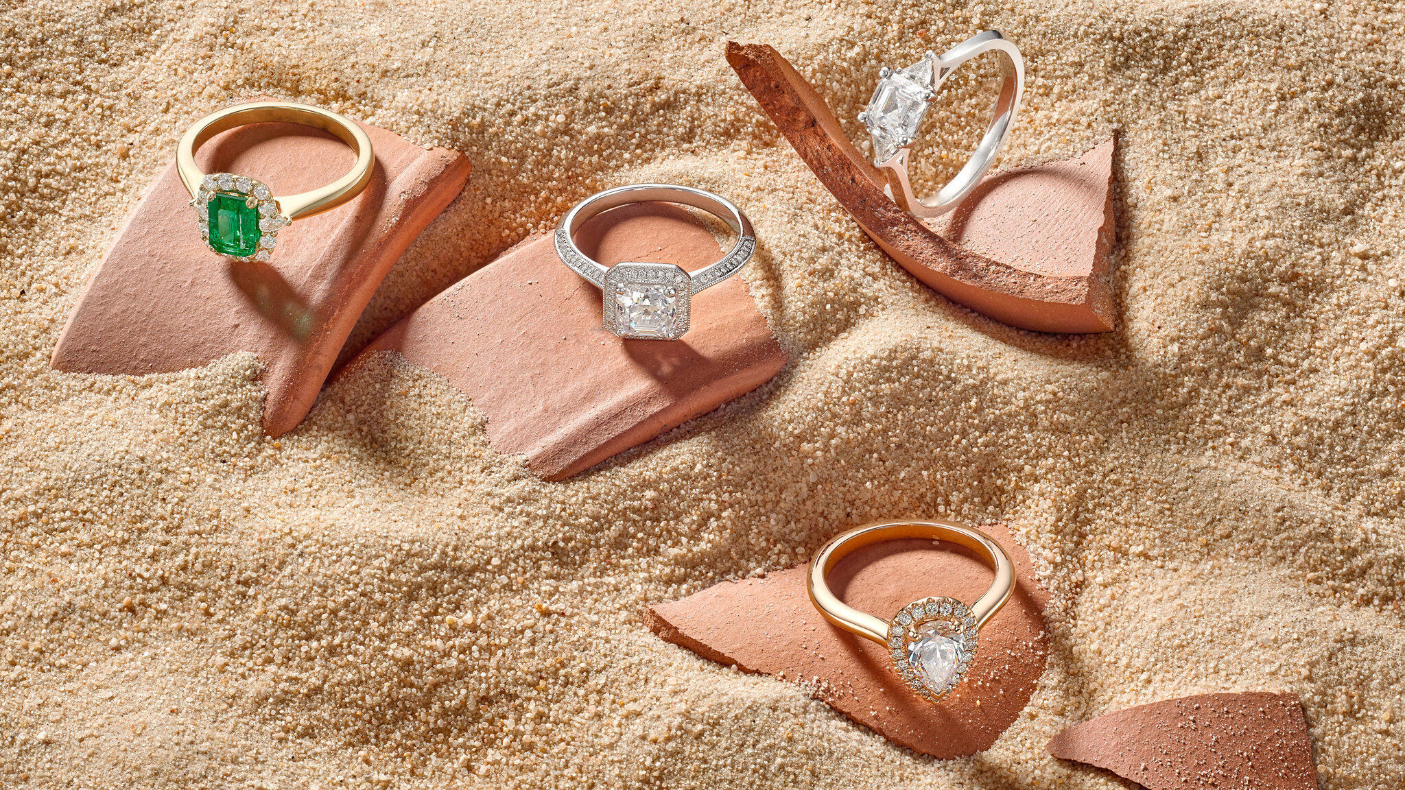 London+jewellery+photographer+rings+in+sand